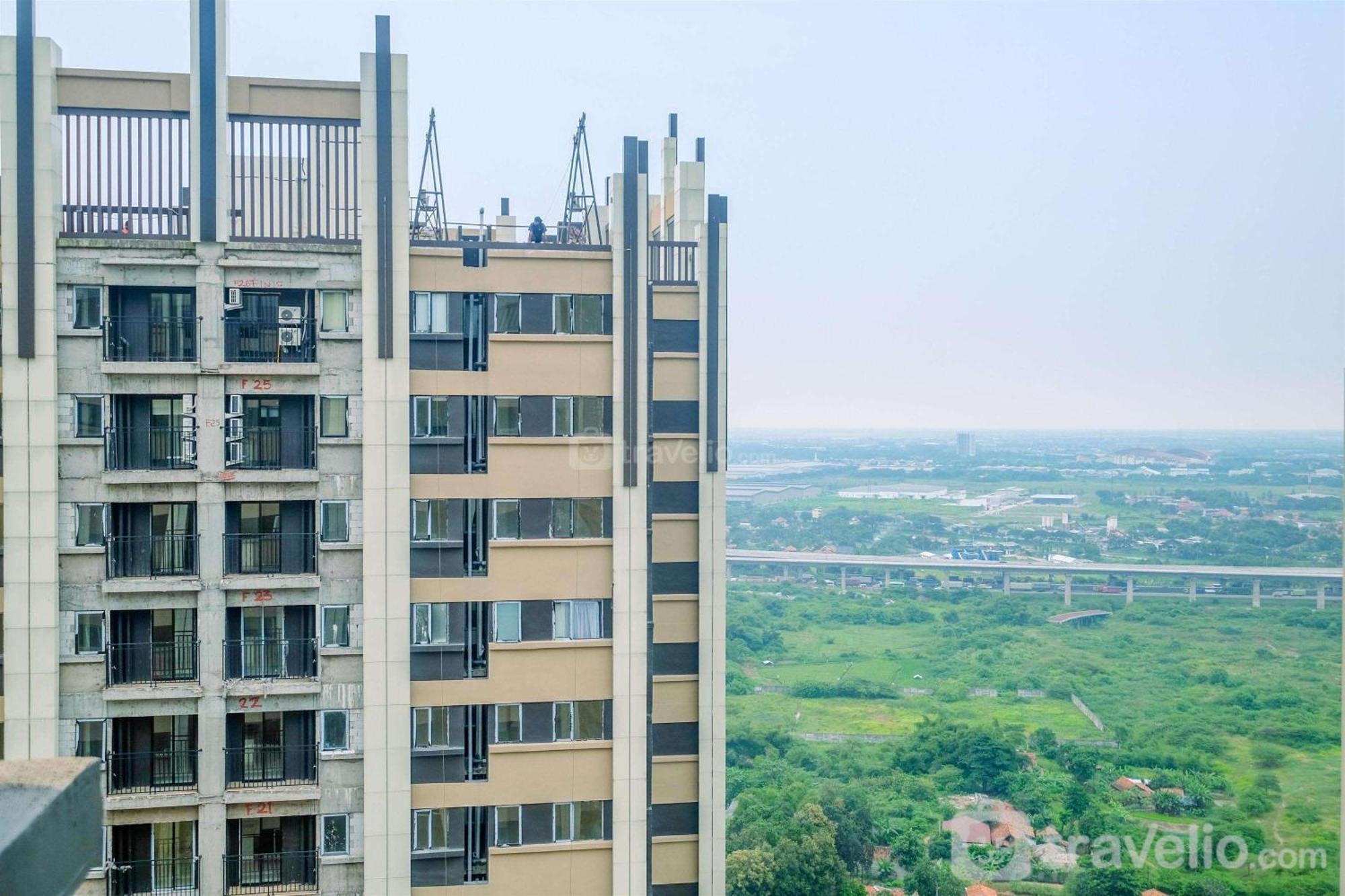 Comfort And Strategic Meikarta By Travelio Apartemen *